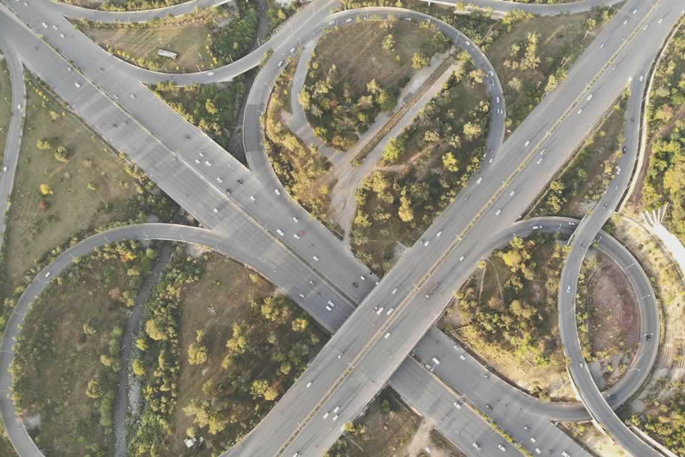 Négociation de marchés publics et contrats administratifs à La Rochelle avec Lexora Avocats